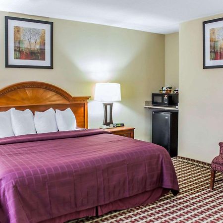 Quality Inn & Suites Fayetteville Εξωτερικό φωτογραφία