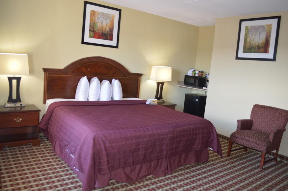 Quality Inn & Suites Fayetteville Εξωτερικό φωτογραφία