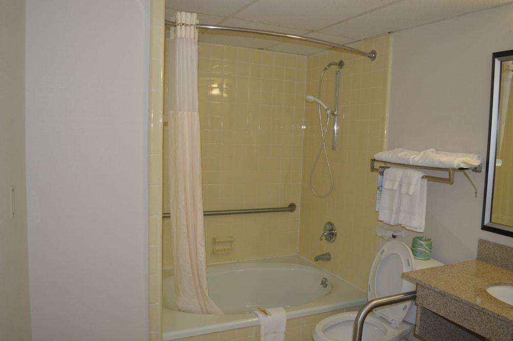 Quality Inn & Suites Fayetteville Εξωτερικό φωτογραφία