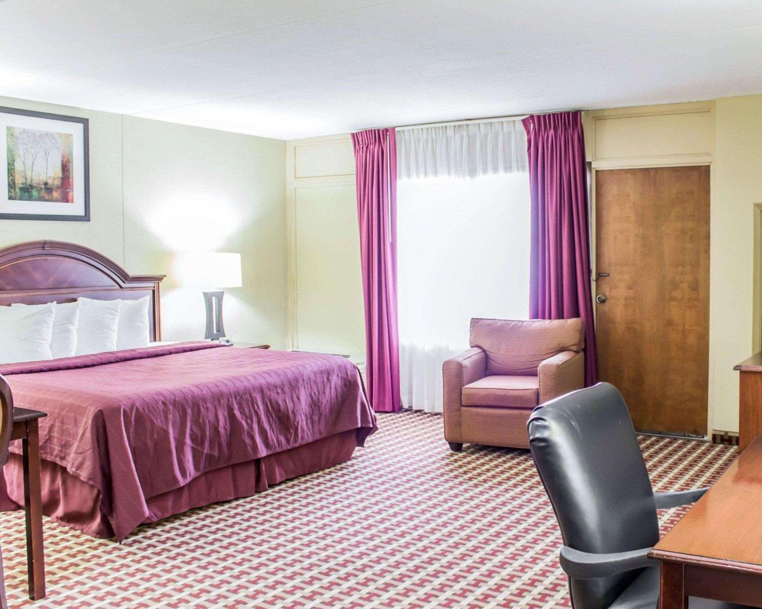 Quality Inn & Suites Fayetteville Εξωτερικό φωτογραφία