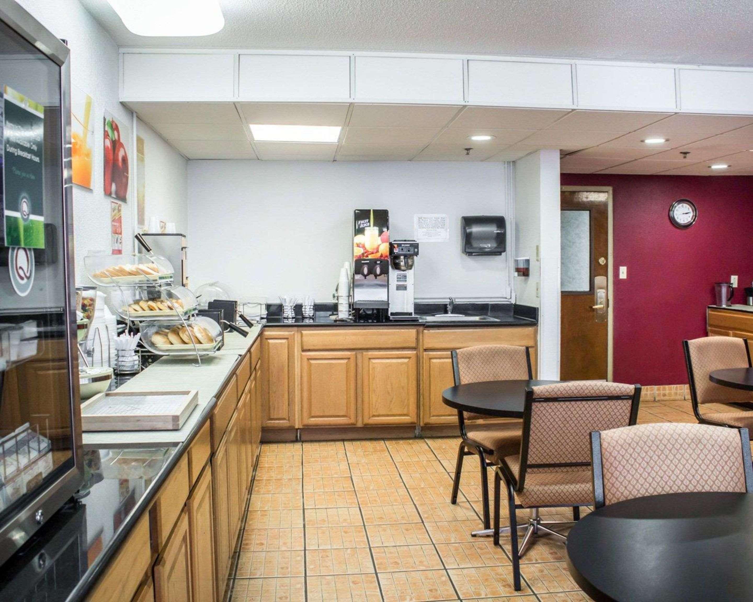 Quality Inn & Suites Fayetteville Εξωτερικό φωτογραφία