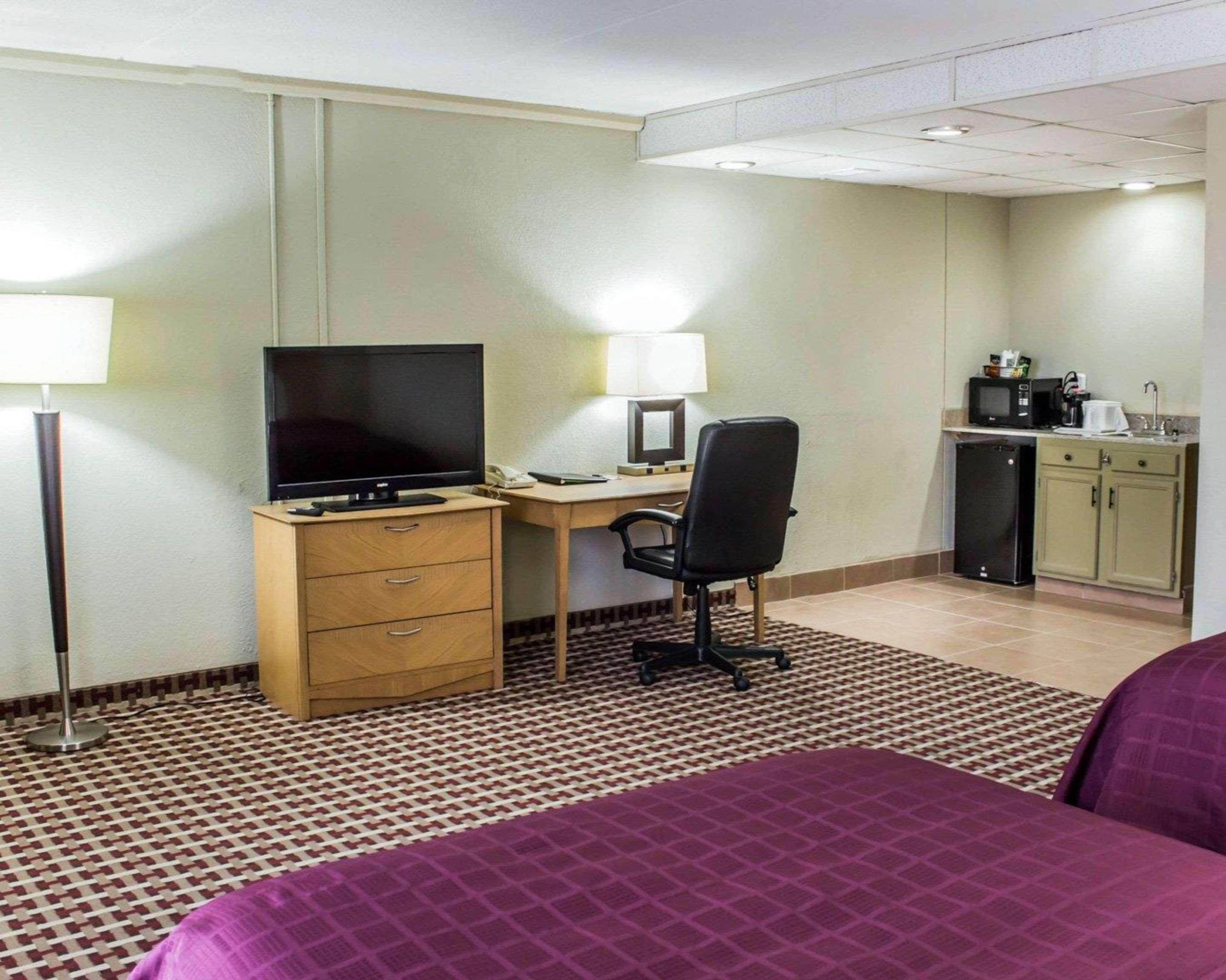 Quality Inn & Suites Fayetteville Εξωτερικό φωτογραφία