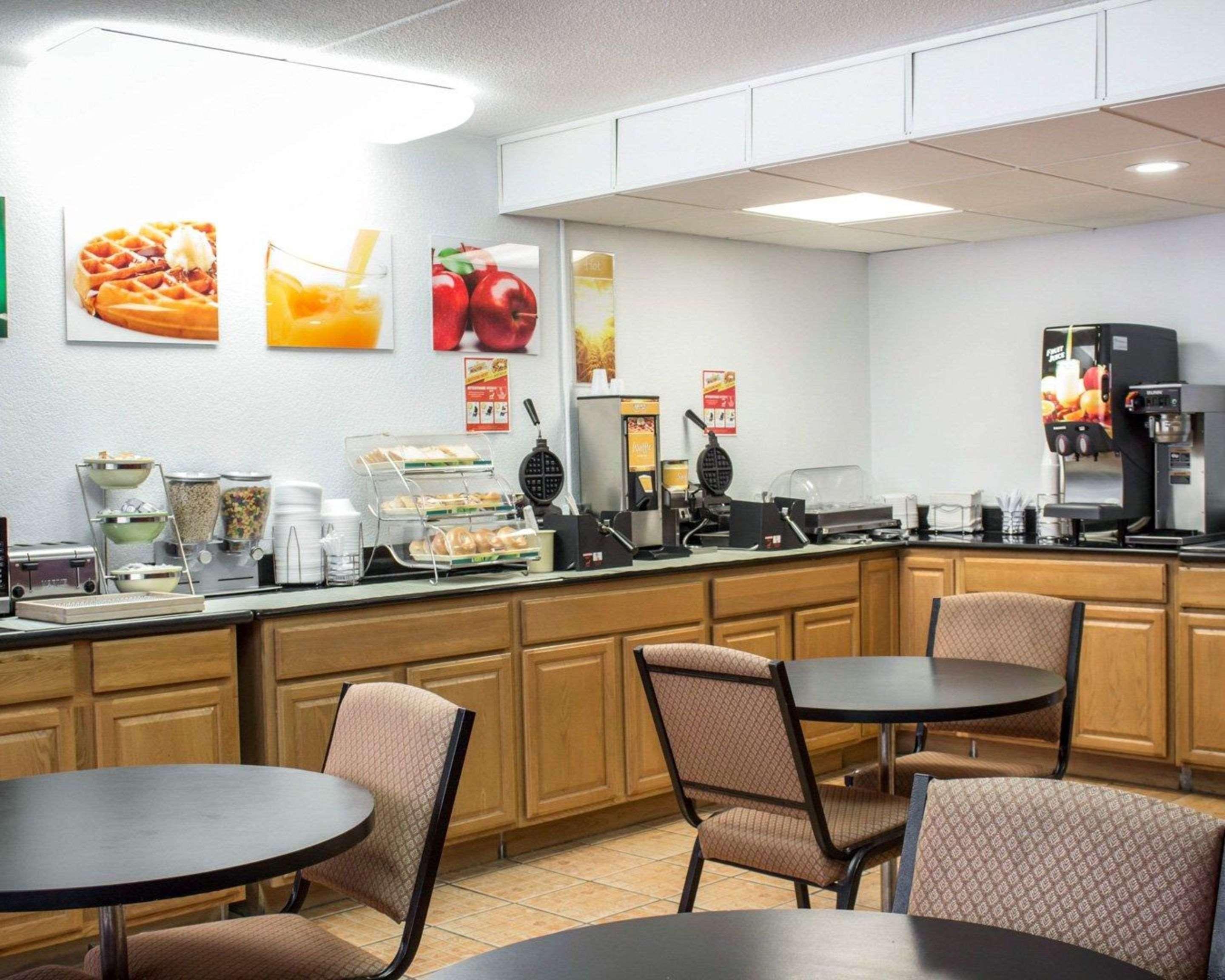 Quality Inn & Suites Fayetteville Εξωτερικό φωτογραφία