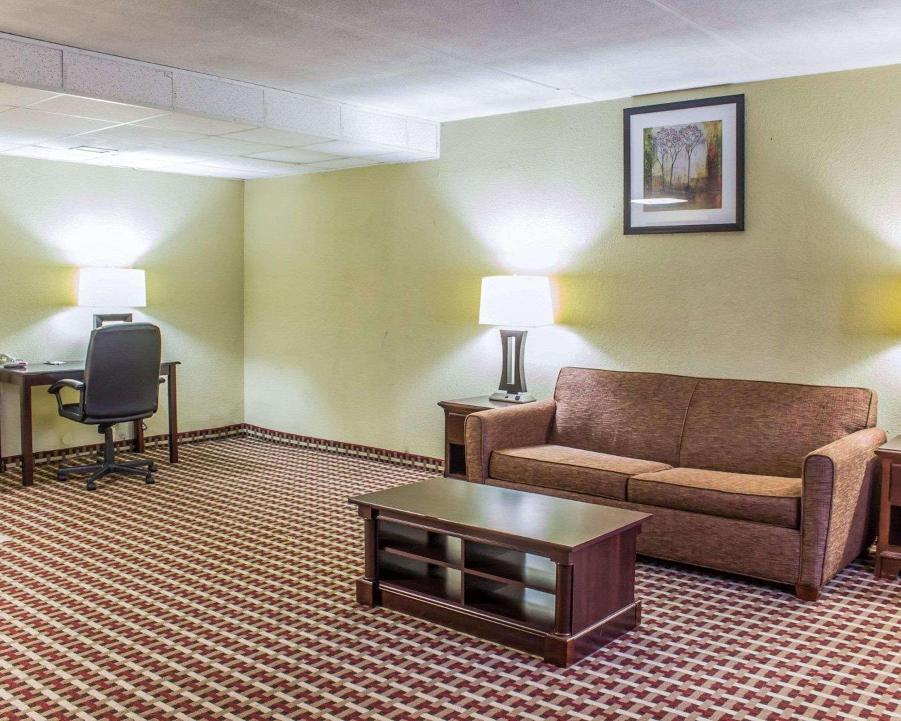 Quality Inn & Suites Fayetteville Εξωτερικό φωτογραφία
