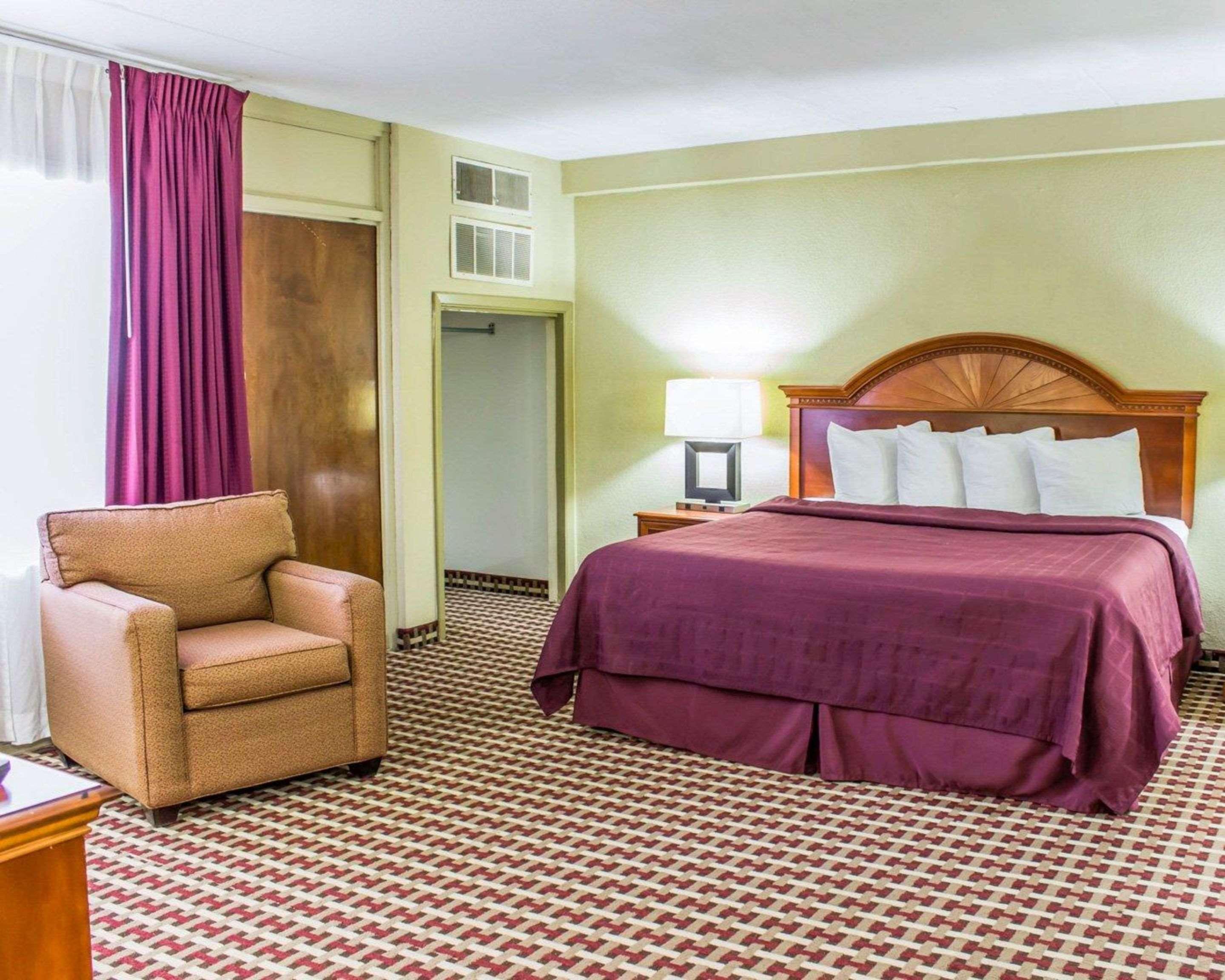 Quality Inn & Suites Fayetteville Εξωτερικό φωτογραφία