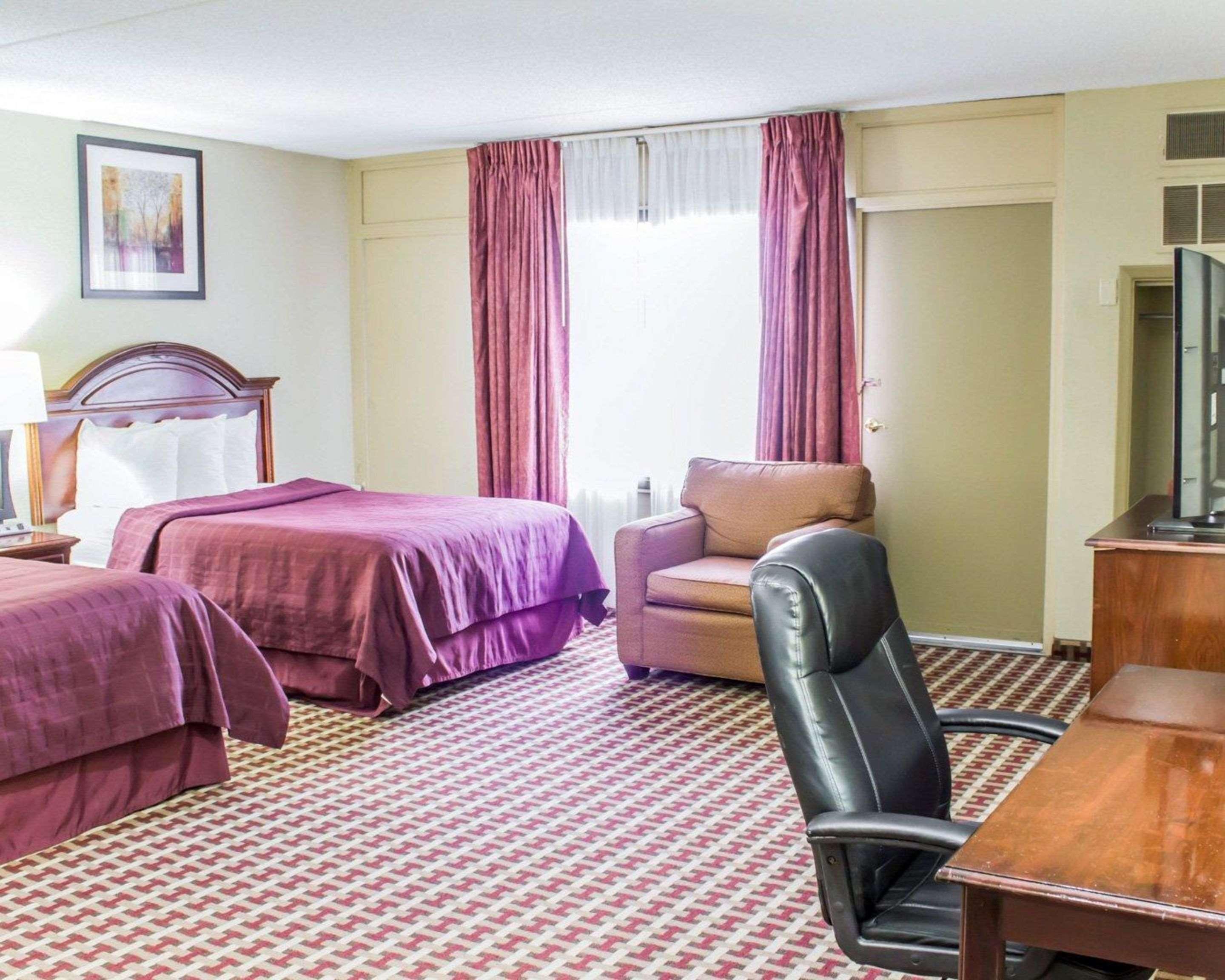 Quality Inn & Suites Fayetteville Εξωτερικό φωτογραφία