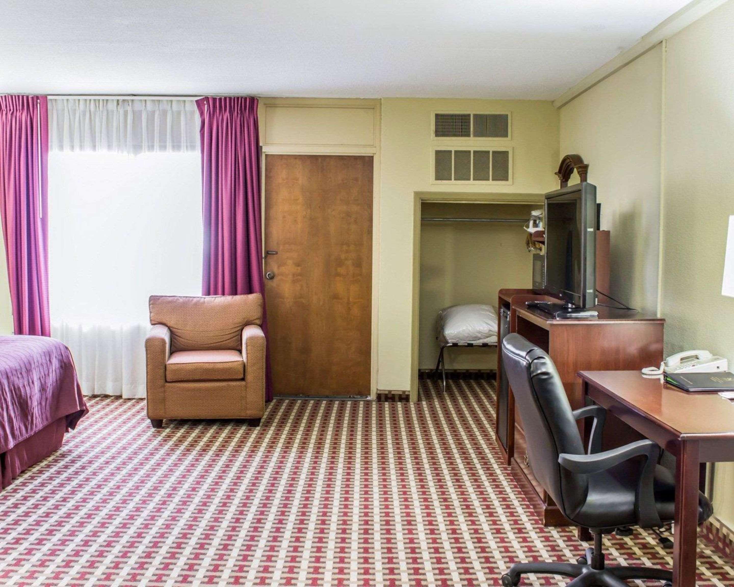 Quality Inn & Suites Fayetteville Εξωτερικό φωτογραφία