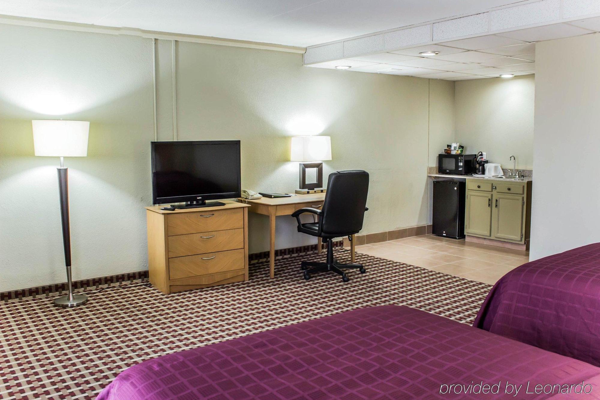 Quality Inn & Suites Fayetteville Εξωτερικό φωτογραφία