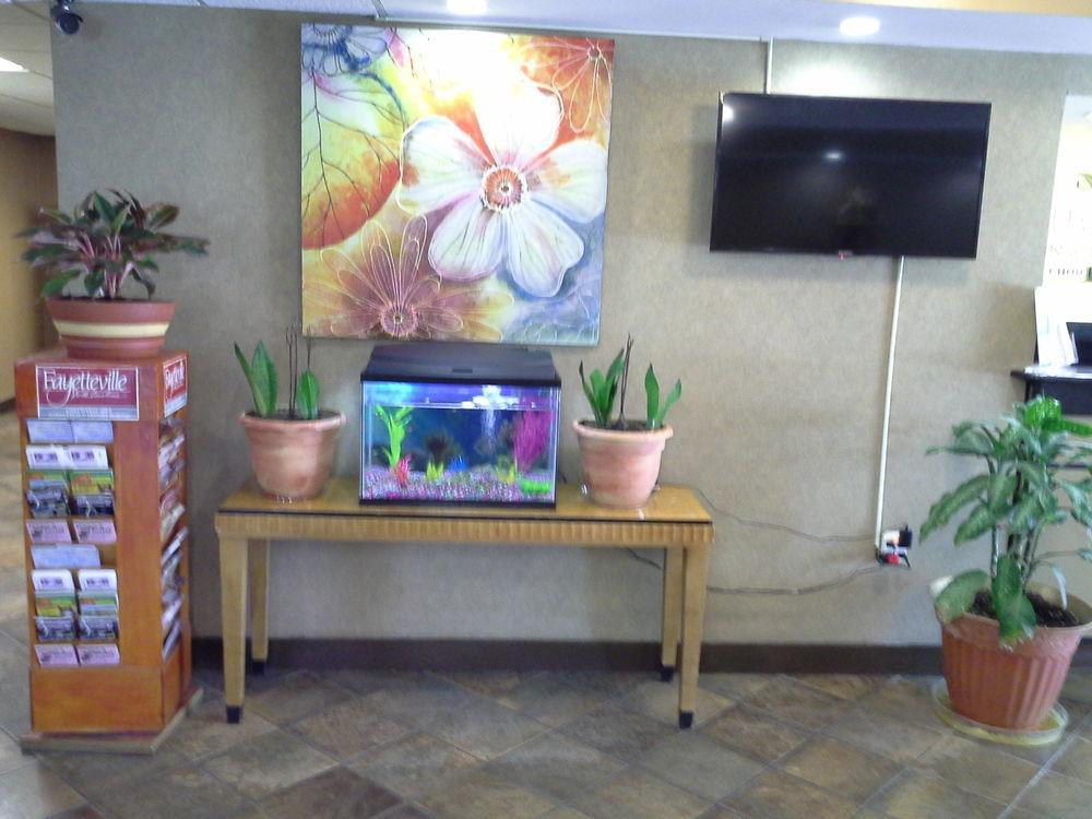 Quality Inn & Suites Fayetteville Εξωτερικό φωτογραφία
