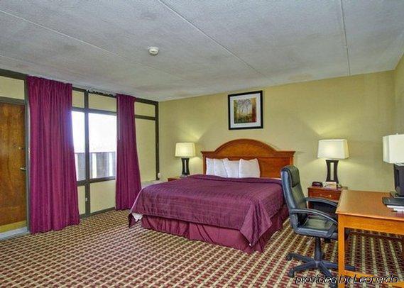 Quality Inn & Suites Fayetteville Εξωτερικό φωτογραφία