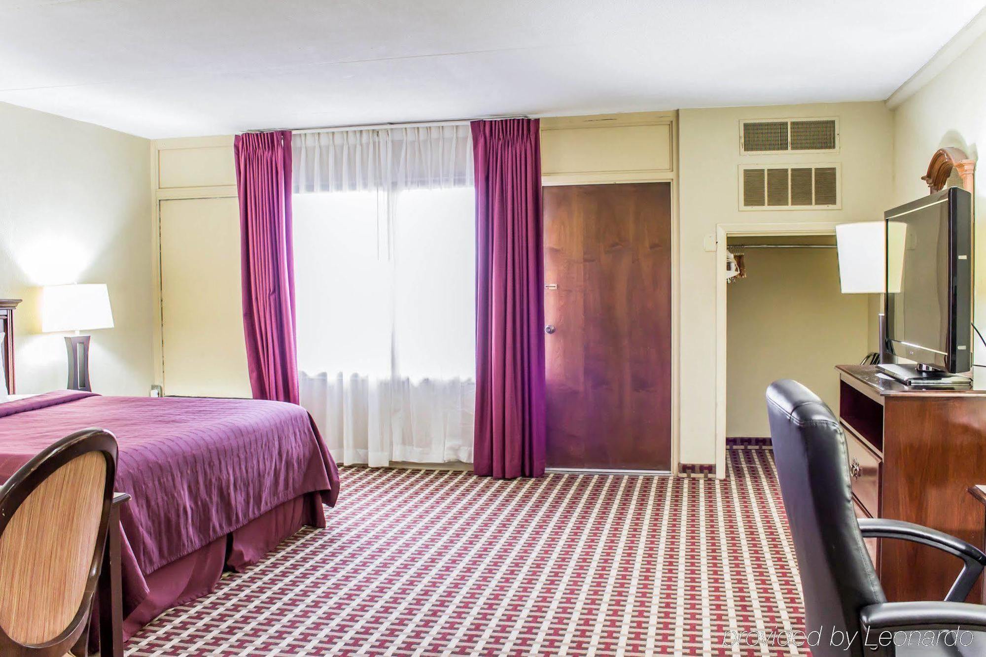 Quality Inn & Suites Fayetteville Εξωτερικό φωτογραφία