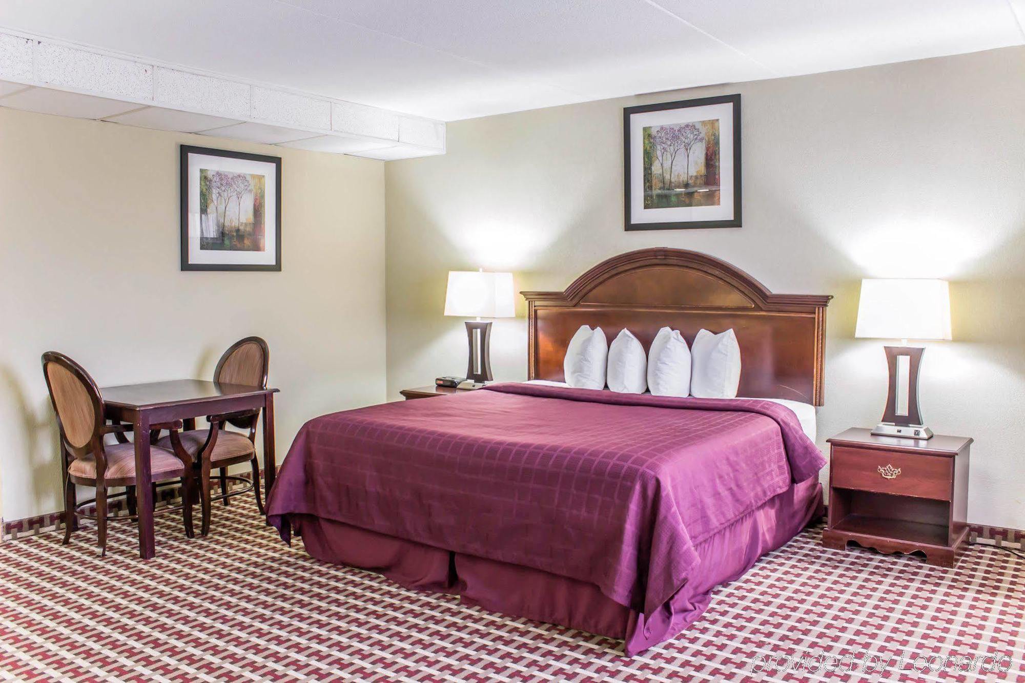 Quality Inn & Suites Fayetteville Εξωτερικό φωτογραφία