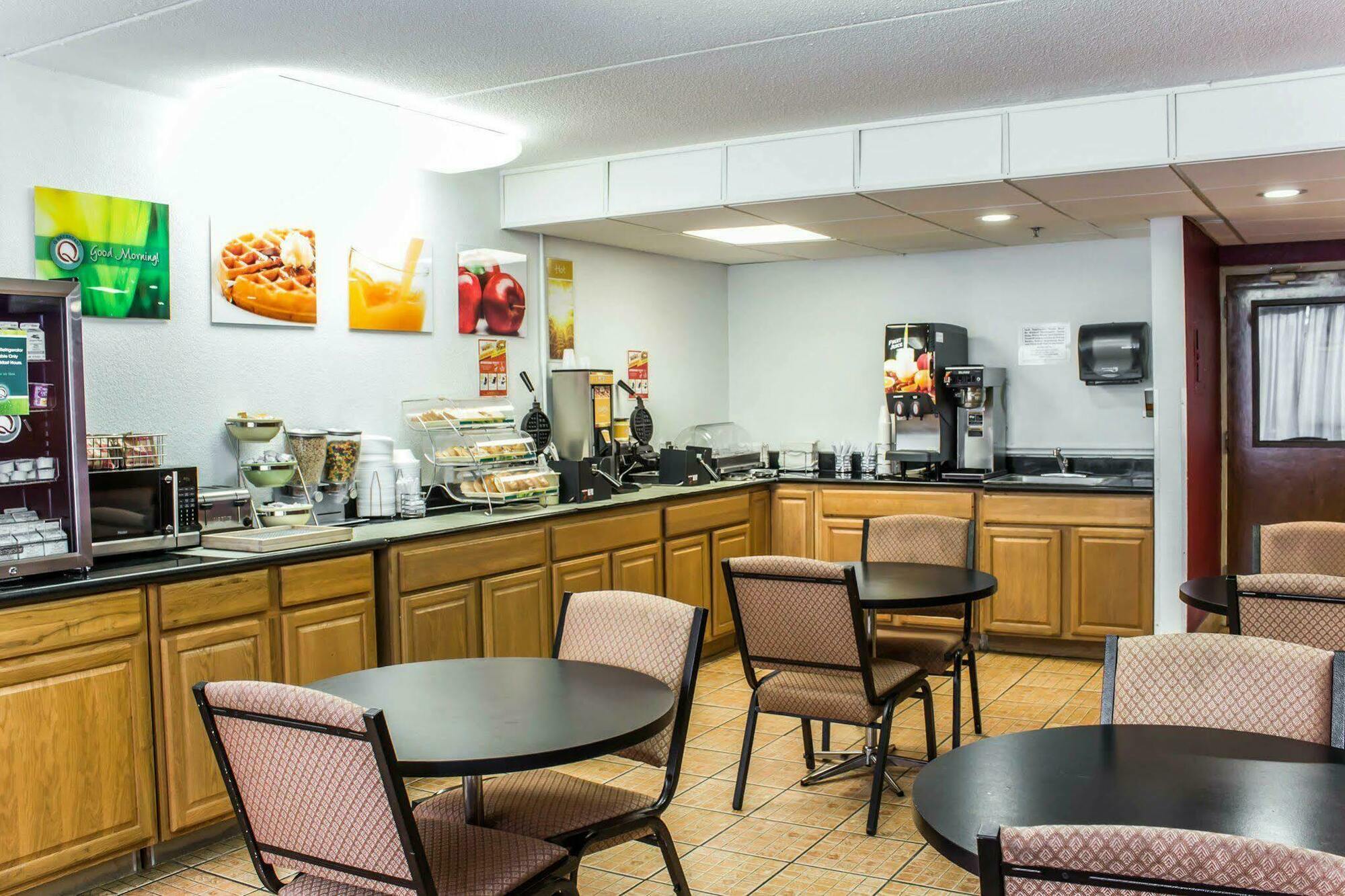 Quality Inn & Suites Fayetteville Εξωτερικό φωτογραφία