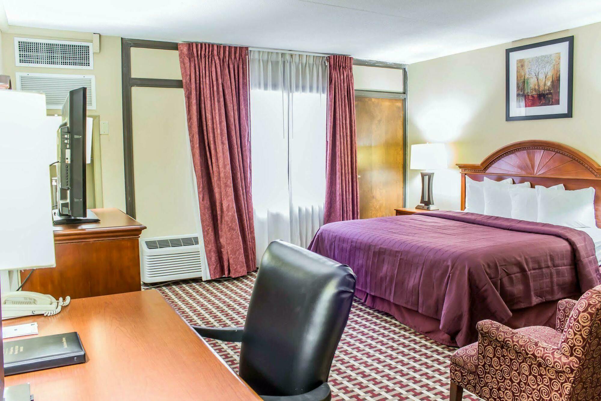 Quality Inn & Suites Fayetteville Εξωτερικό φωτογραφία
